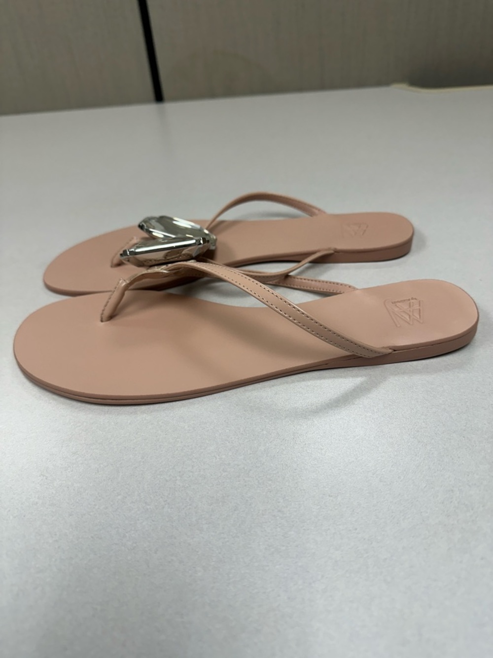 AAJ By Aminah's Lucinda flat sandals Nude Jeweled Thong Sandals - NWB size 9M - Picture 3 of 7